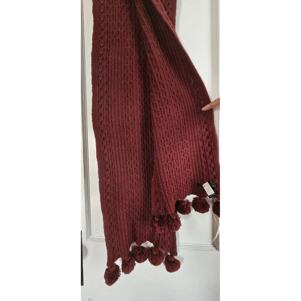 NWT‎ BANANA REPUBLIC cable knit with POMPOM tassels scarf 74